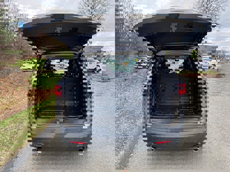 Used 2019 Chevrolet Traverse LT image 9