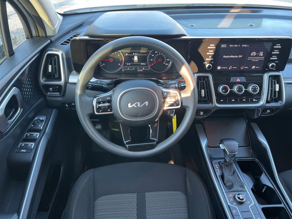 Used 2023 Kia Sorento LX image 20