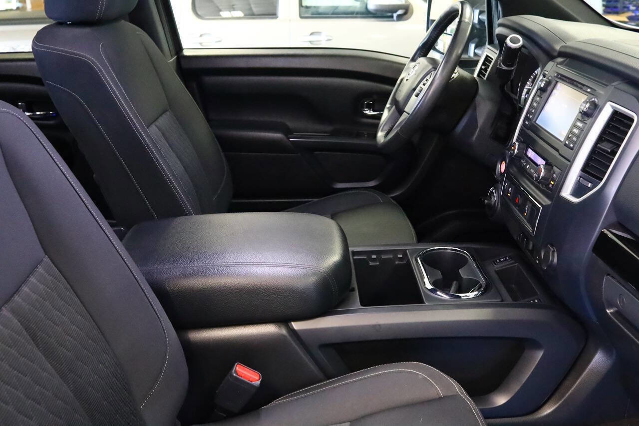 Used 2018 Nissan Titan SV w/ SV Convenience Package AWD/4WD image 26