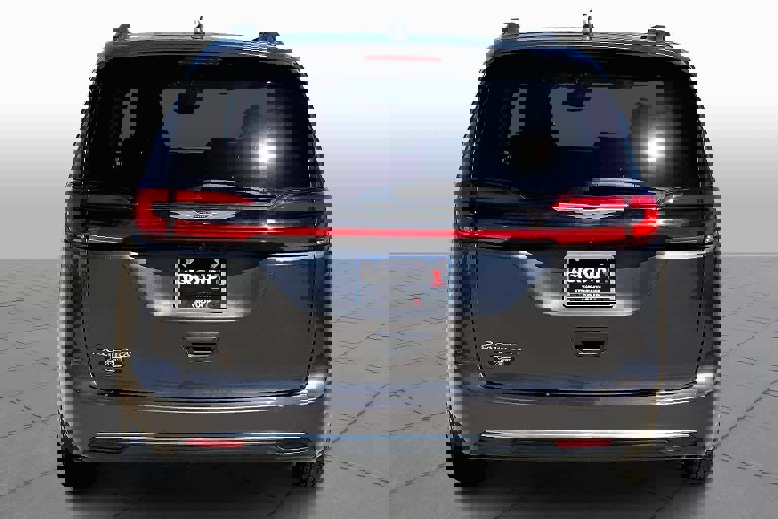 Used 2022 Chrysler Pacifica Touring-L image 5