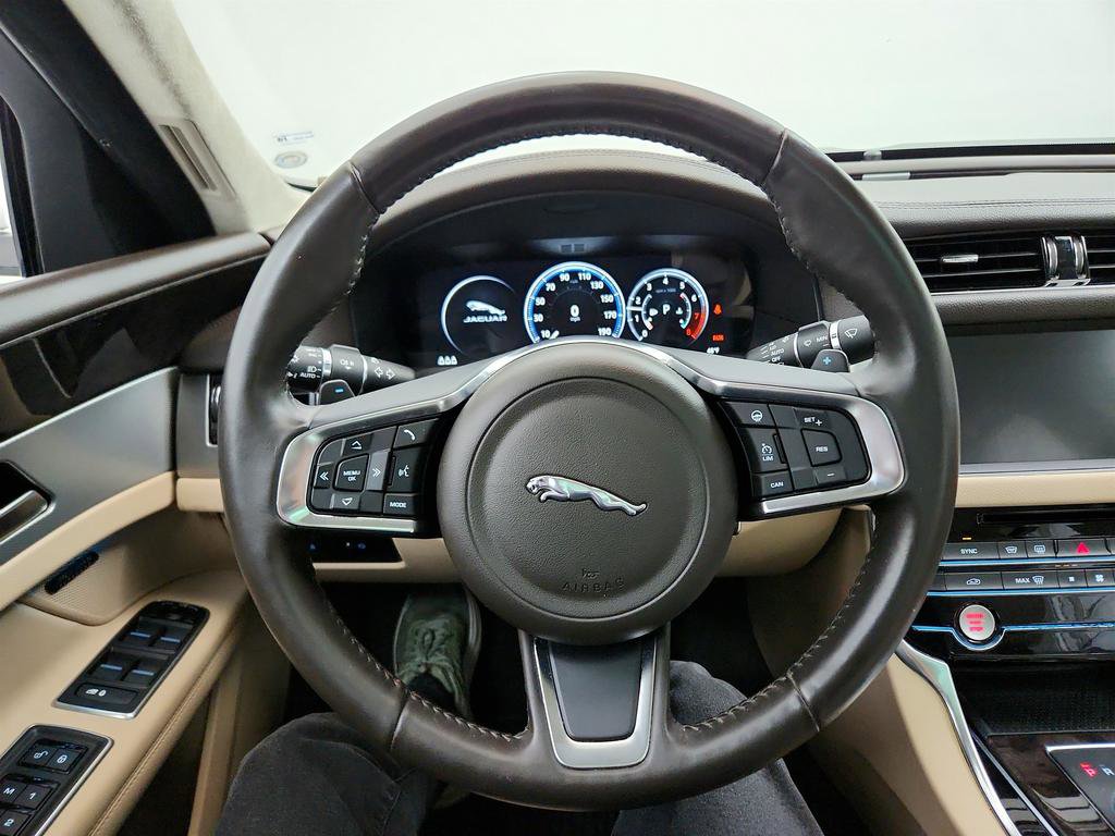 Used 2020 Jaguar XF Prestige image 17