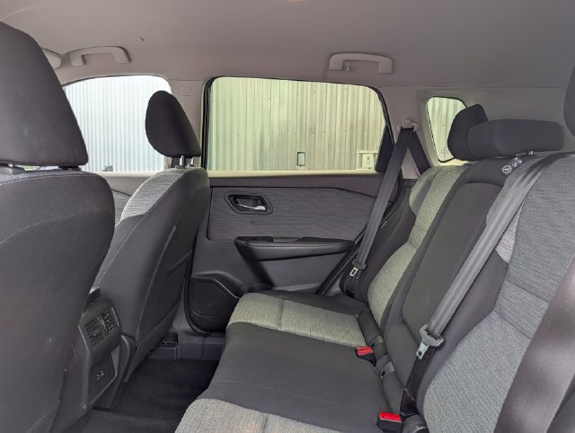 Used 2023 Nissan Rogue SV AWD/4WD image 13