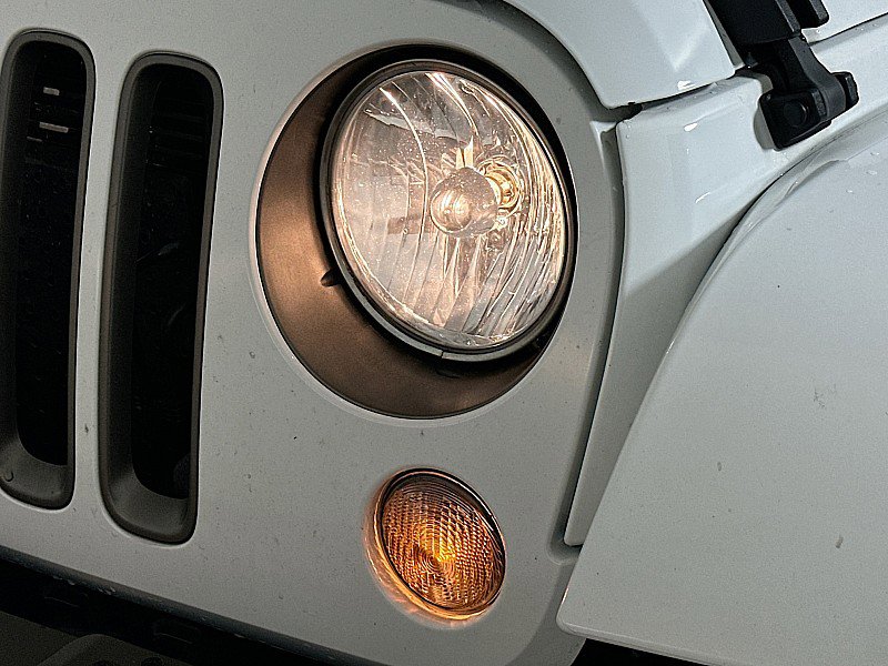 Used 2016 Jeep Wrangler Unlimited Sahara image 22