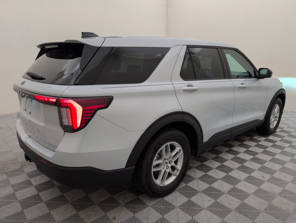 Used 2026 Ford Explorer Active RWD image 3