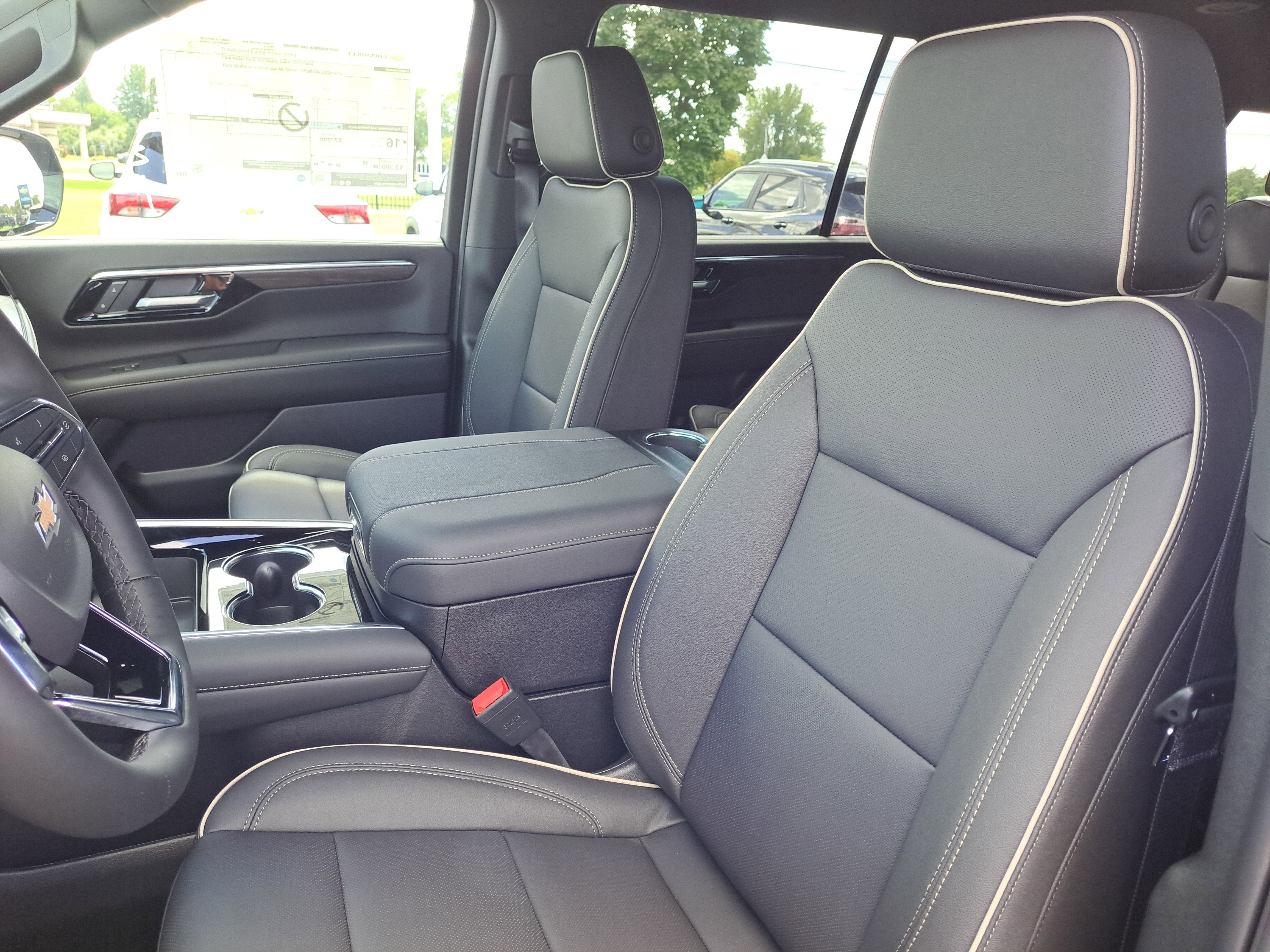 New 2025 Chevrolet Suburban Premier image 5