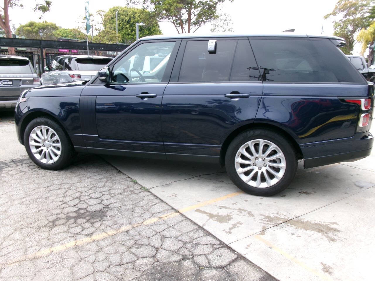 Used 2019 Land Rover Range Rover HSE AWD/4WD image 7
