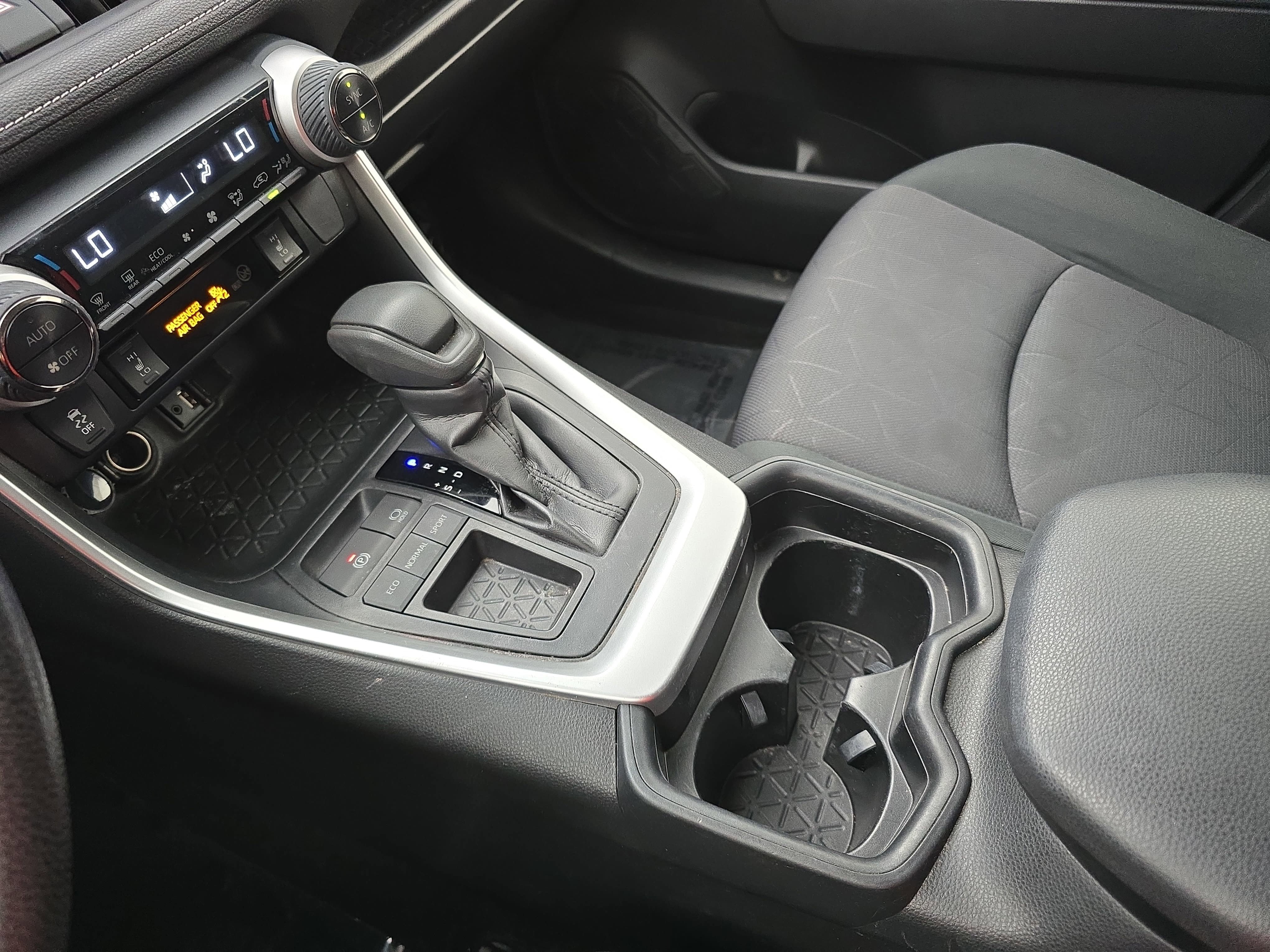 Used 2019 Toyota RAV4 XLE FWD image 24
