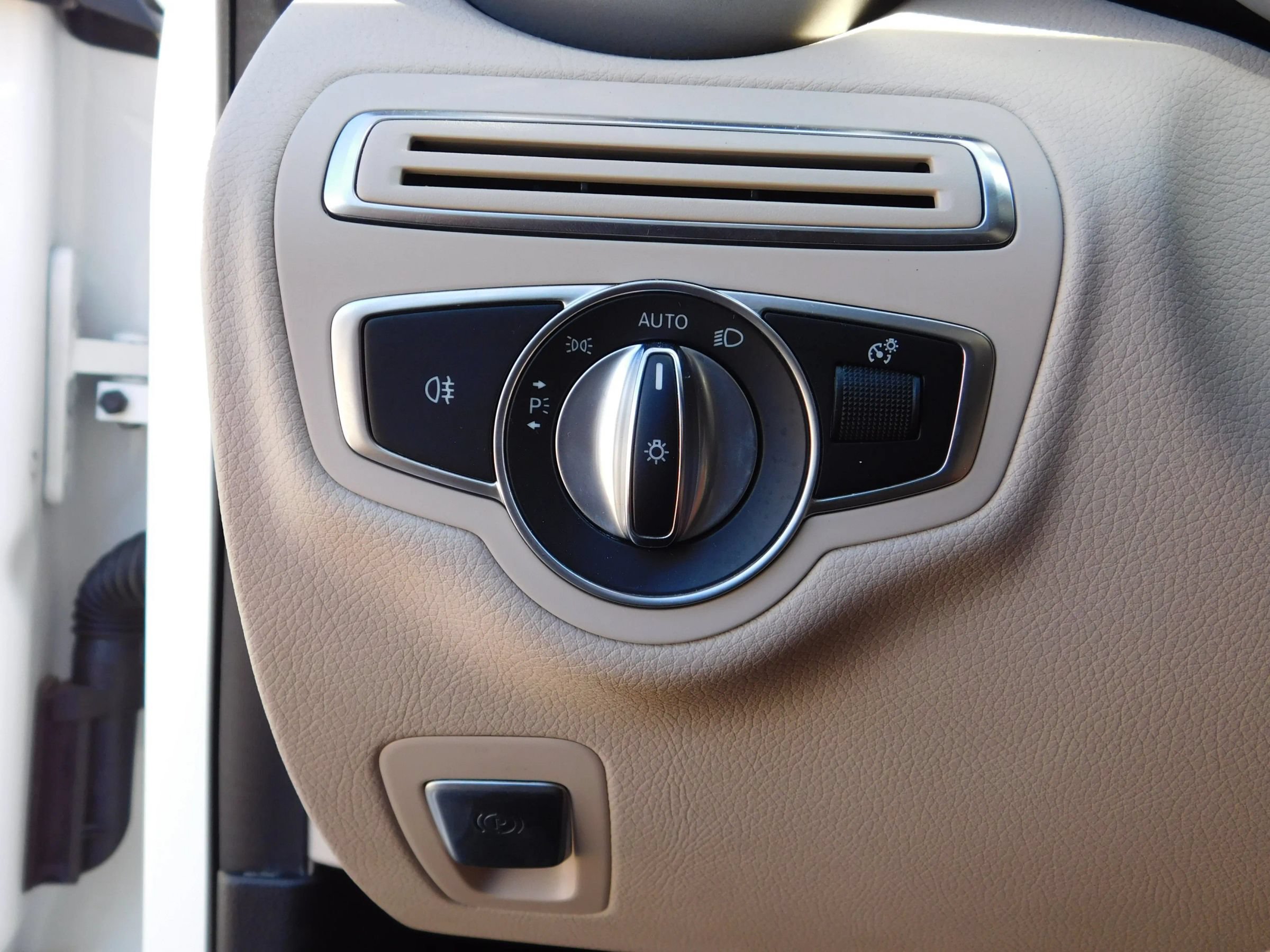 Used 2019 Mercedes-Benz C 300 Sedan image 28