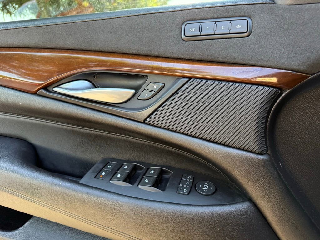 Used 2019 Cadillac Escalade Luxury AWD/4WD image 14