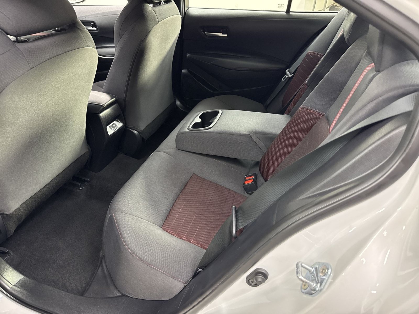 Used 2025 Toyota Corolla SE FWD image 36