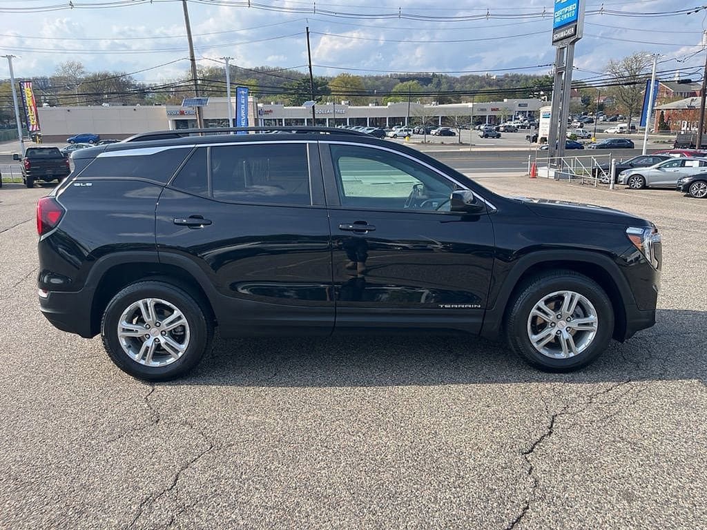 Used 2022 GMC Terrain SLE w/ Driver Convenience Package image 8