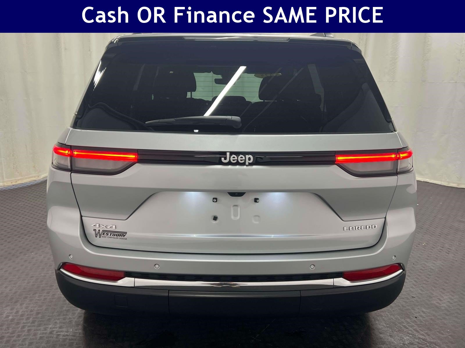 Used 2025 Jeep Grand Cherokee Laredo X w/ Luxury Tech Group I AWD/4WD image 7