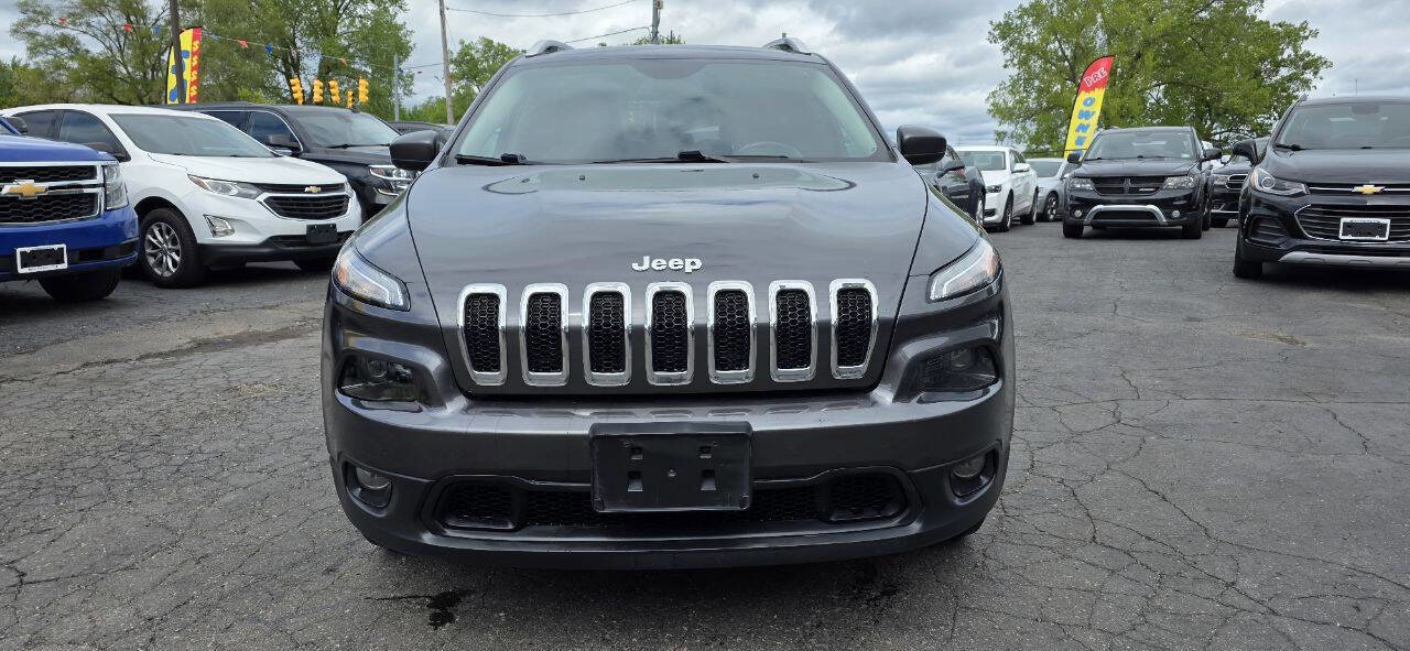 Used 2018 Jeep Cherokee Latitude Plus w/ Cold Weather Group image 2