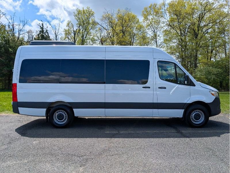 Used 2022 Mercedes-Benz Metris image 4