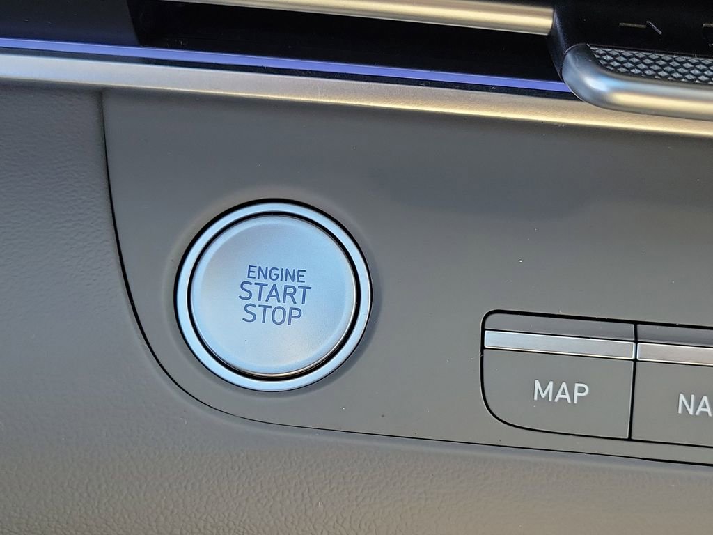 Used 2025 Hyundai Elantra SEL image 28