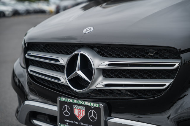 Used 2019 Mercedes-Benz GLC 350e 4MATIC w/ Premium Package image 12