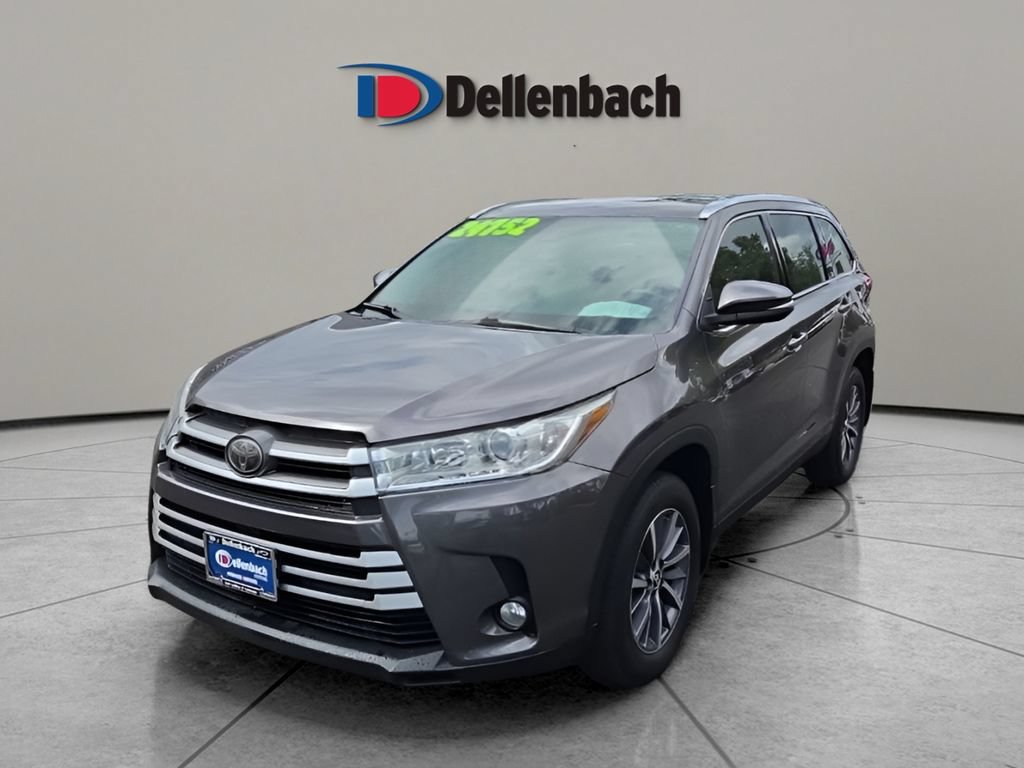 Used 2019 Toyota Highlander XLE w/ Carpet Mat Package (TMS) AWD/4WD image 1