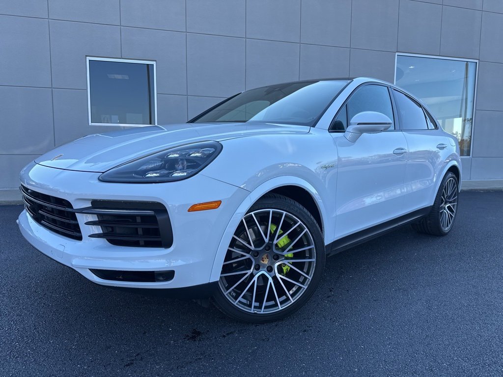 Certified 2023 Porsche Cayenne Platinum Edition image 1