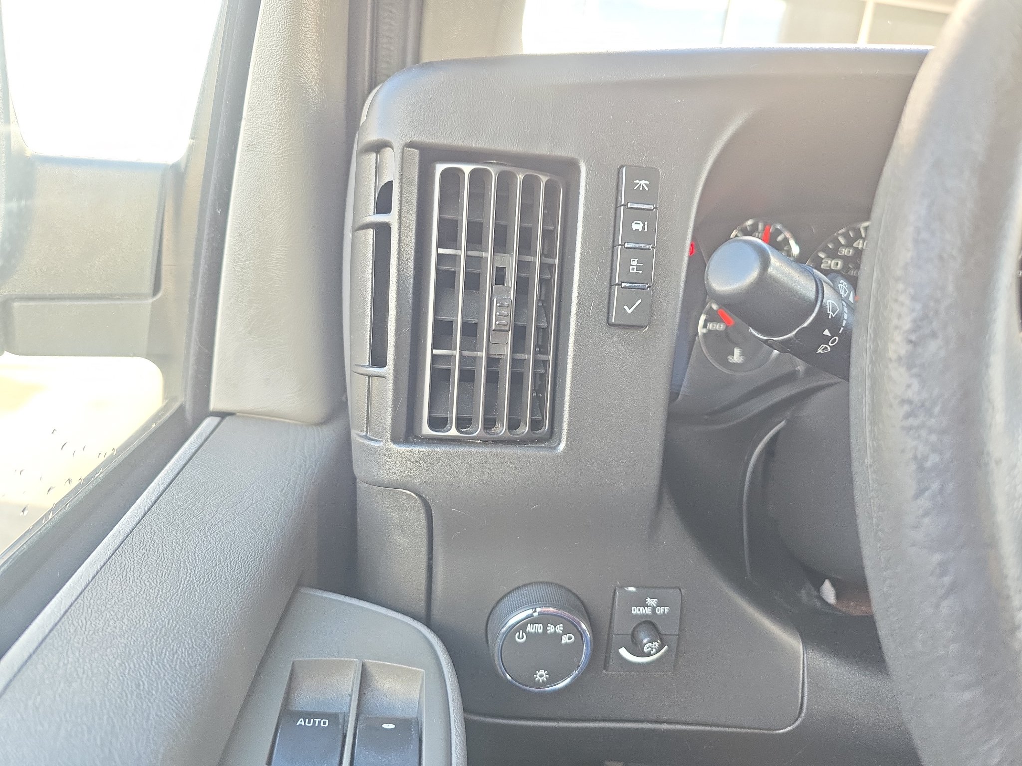 Used 2016 Chevrolet Express 2500 RWD image 23