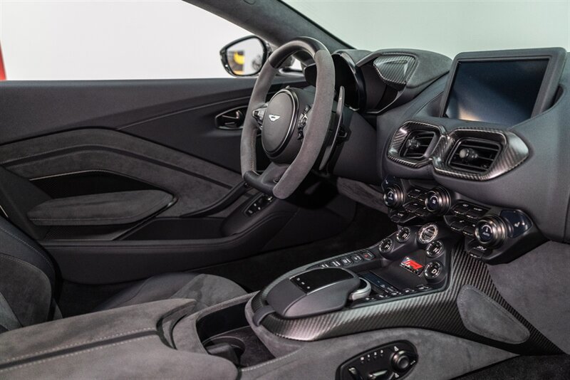 Used 2023 Aston Martin V8 Vantage Coupe RWD image 53