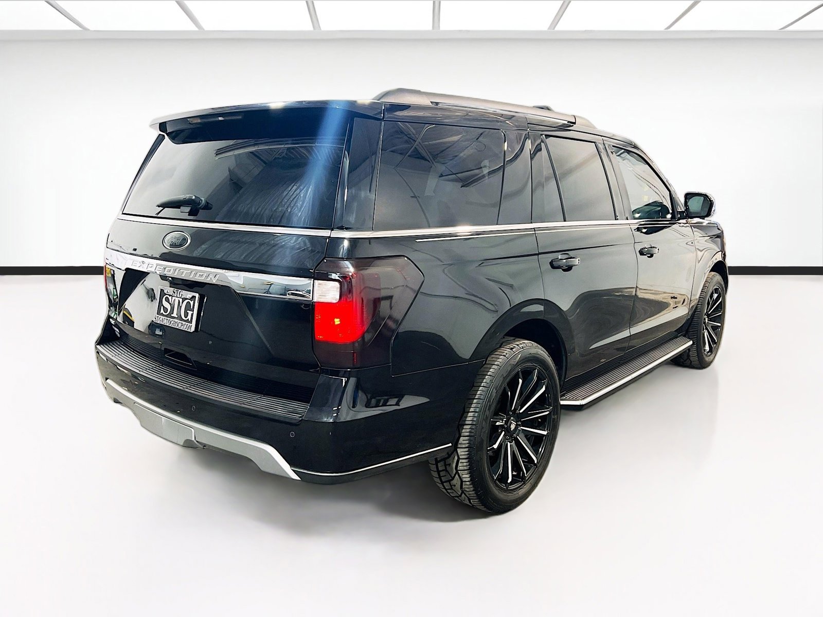 Used 2021 Ford Expedition XLT AWD/4WD image 4