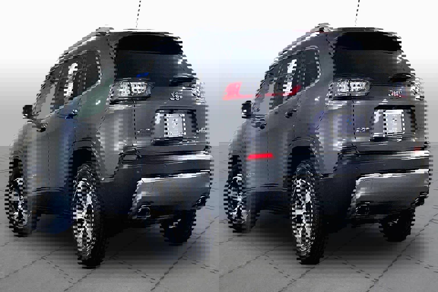 Used 2019 Jeep Cherokee Limited AWD/4WD image 11