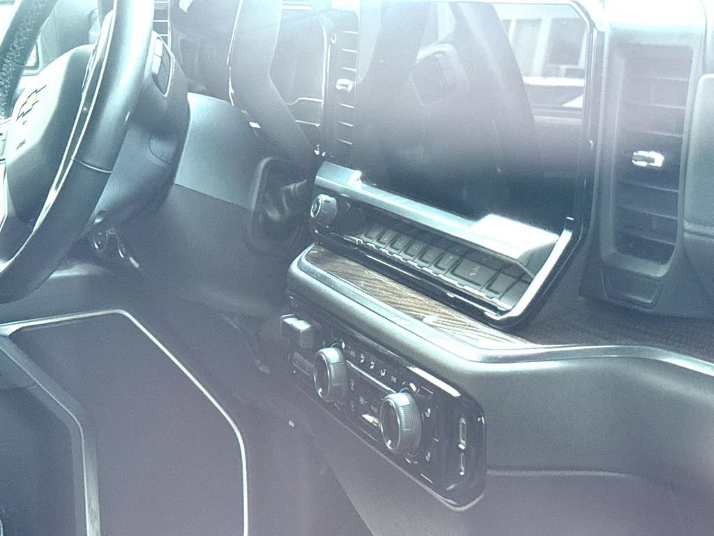 Used 2025 Chevrolet Silverado 2500 LT AWD/4WD image 14