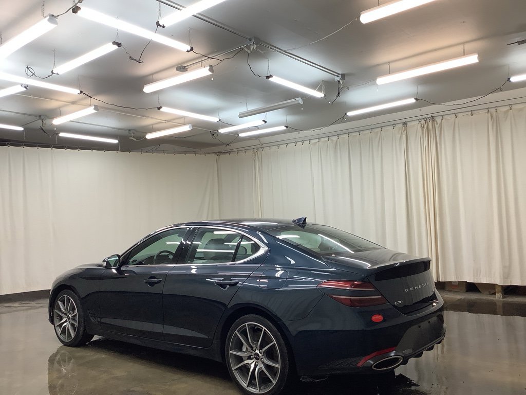 Used 2024 Genesis G70 2.5T image 9