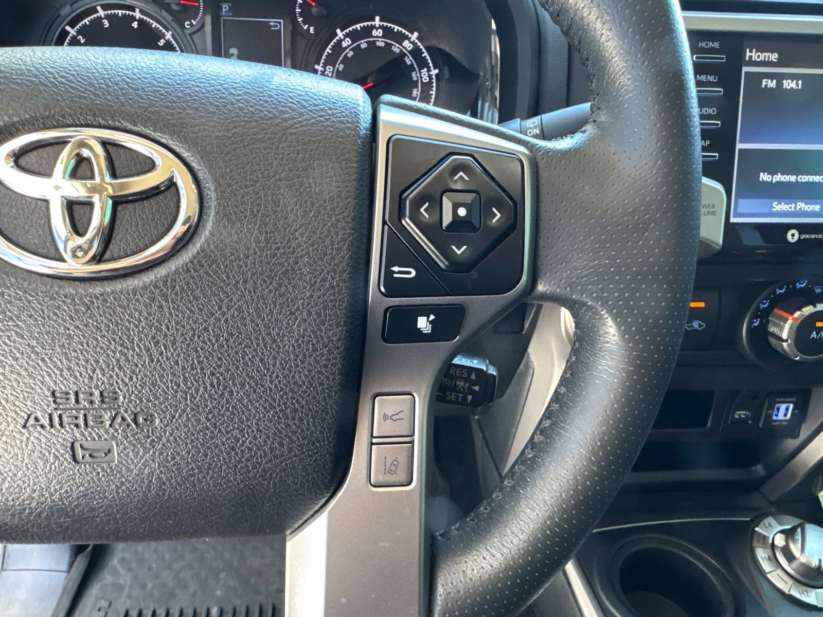 Used 2022 Toyota 4Runner SR5 AWD/4WD image 29