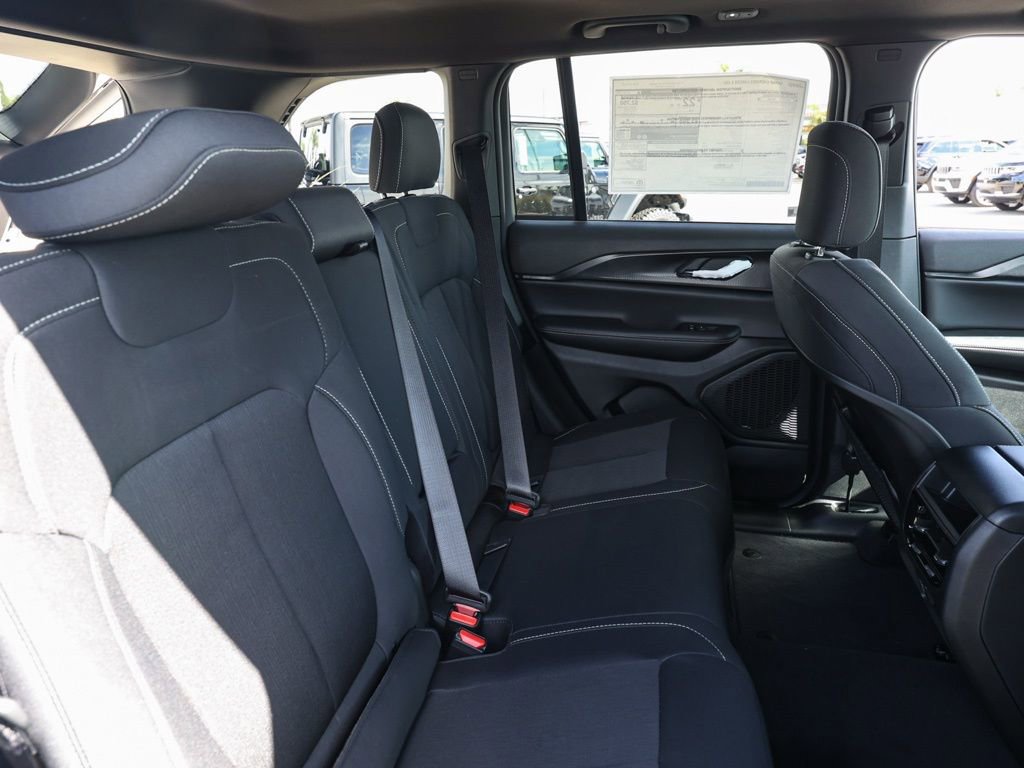 New 2026 Jeep Grand Cherokee Laredo X image 18