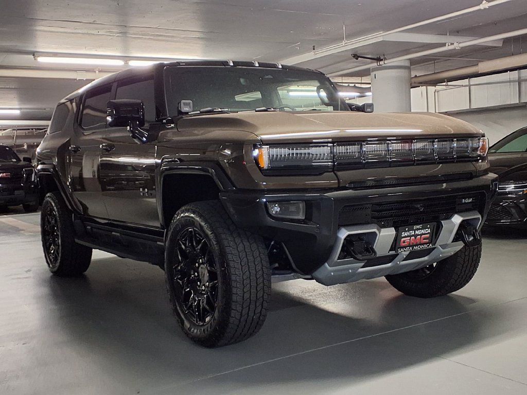 New 2026 GMC Hummer EV SUV w/ LPO, Illumination Package AWD/4WD image 3