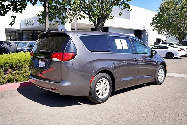 Used 2022 Chrysler Voyager LX FWD image 8
