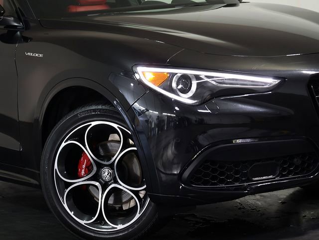 Used 2023 Alfa Romeo Stelvio Veloce AWD/4WD image 8