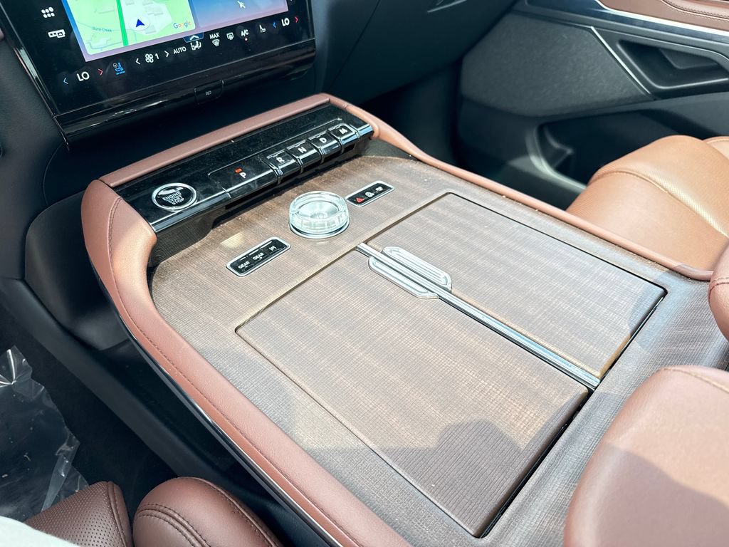 Used 2025 Lincoln Navigator Reserve AWD/4WD image 21