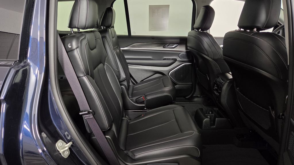 Used 2023 Jeep Grand Cherokee L Limited w/ Luxury Tech Group II AWD/4WD image 38
