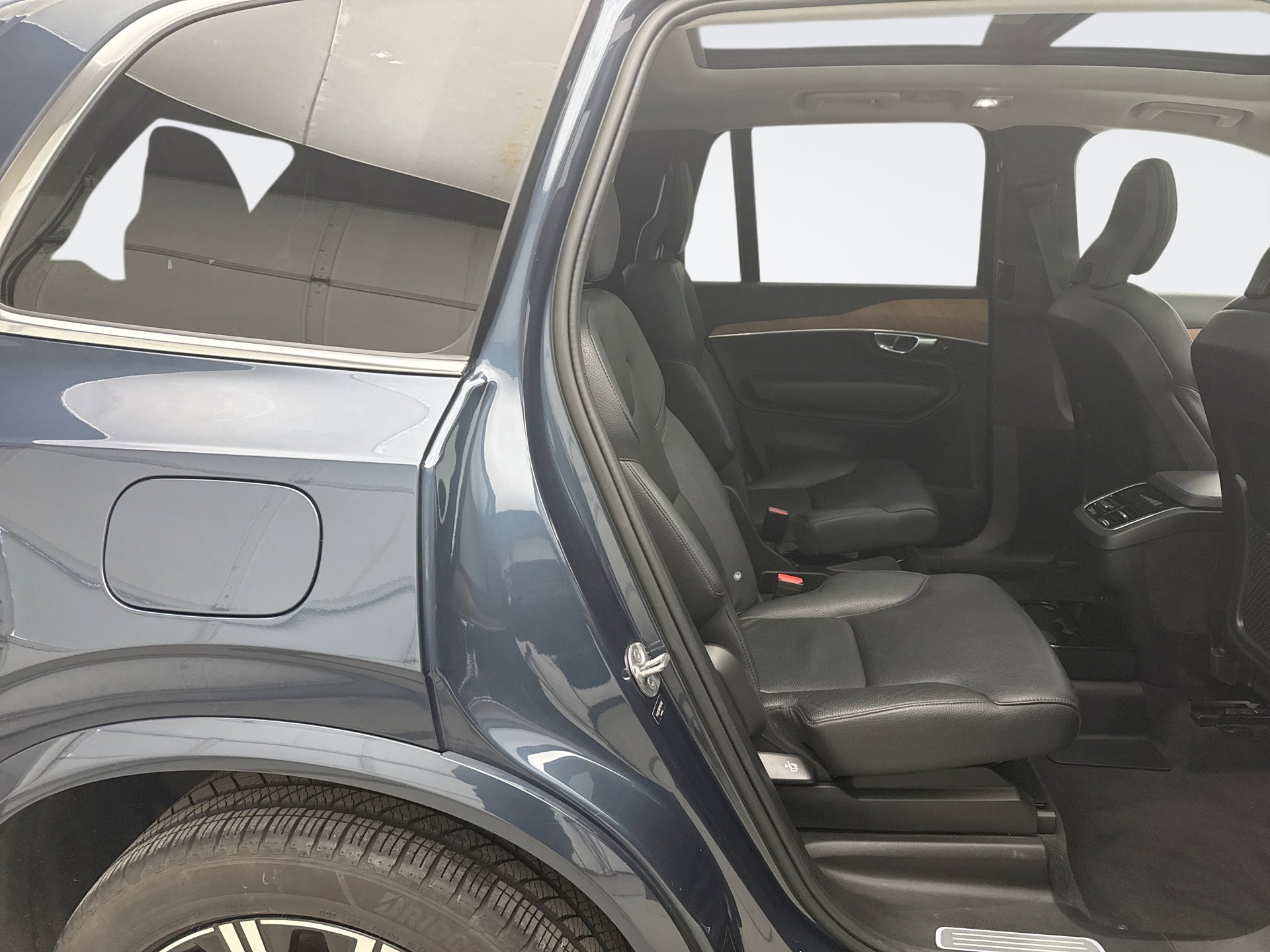 Used 2023 Volvo XC90 B6 Plus image 20