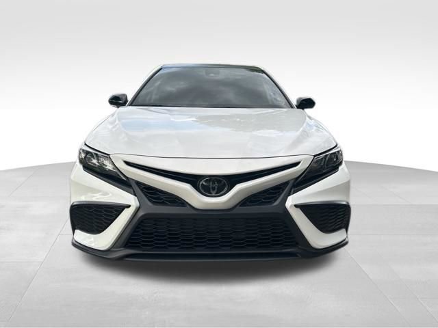 Used 2022 Toyota Camry SE FWD image 3