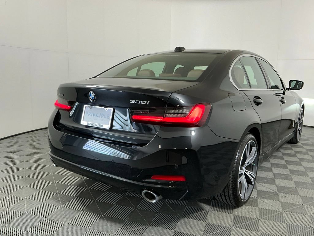 Certified 2024 BMW 330i xDrive Sedan w/ Convenience Package AWD/4WD image 5