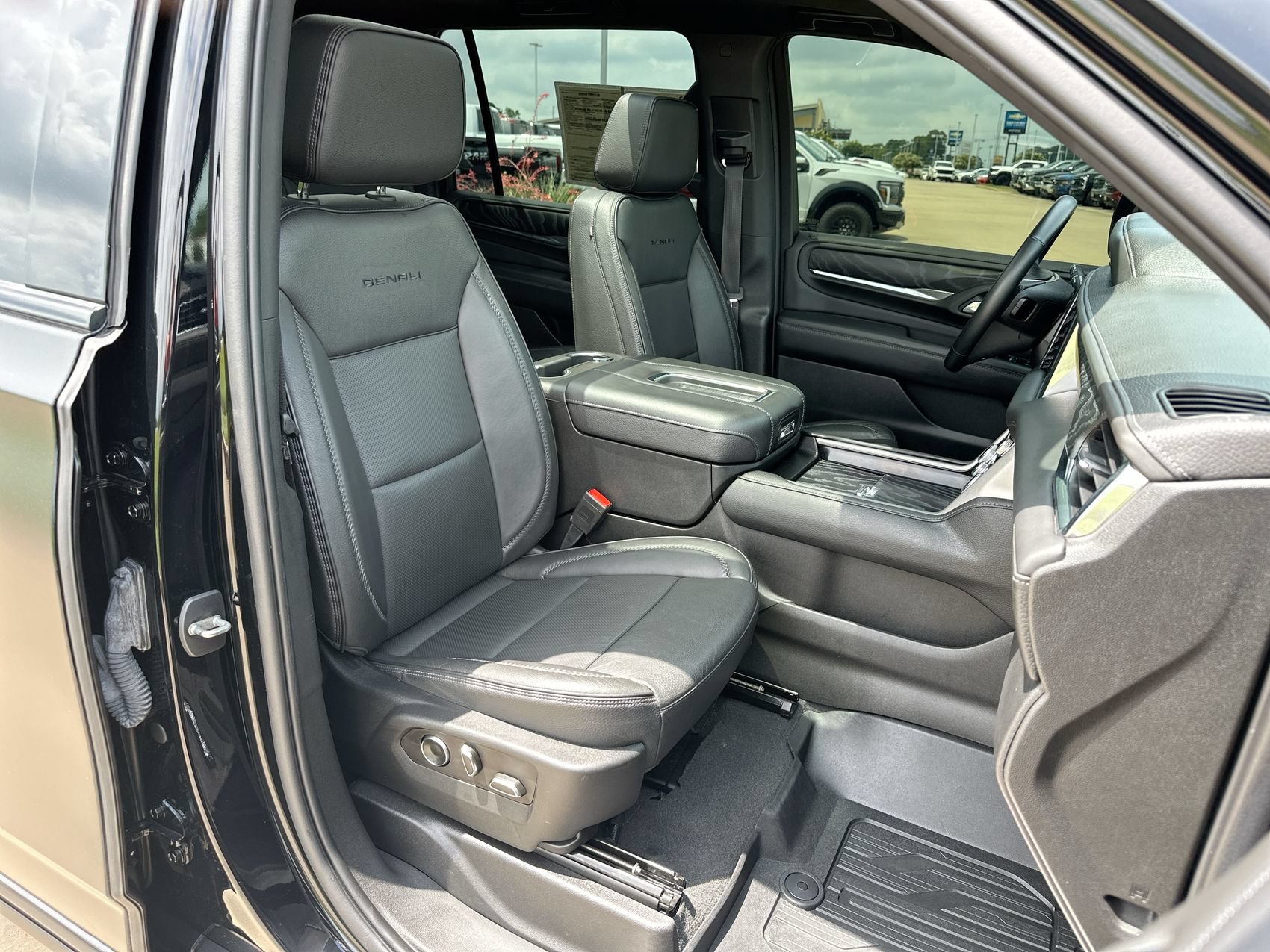 Used 2023 GMC Yukon XL Denali w/ LPO, Floor Liner Package AWD/4WD image 28