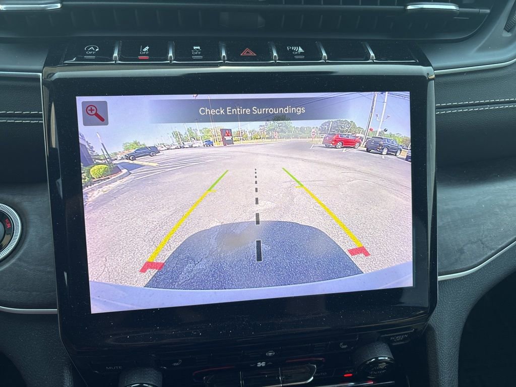 Used 2023 Jeep Grand Cherokee Limited w/ Black Appearance Package image 24