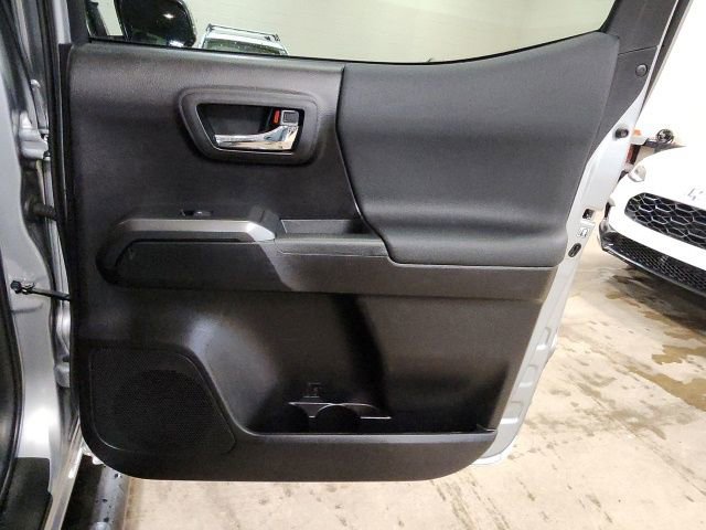Used 2020 Toyota Tacoma TRD Off-Road w/ Technology Package image 30