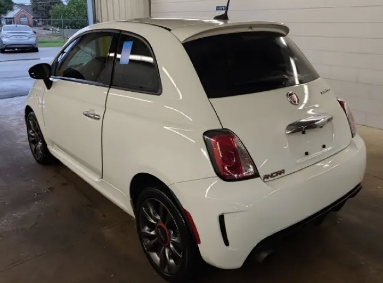 Used 2018 FIAT 500 Pop w/ Urbana Appearance Package FWD image 2