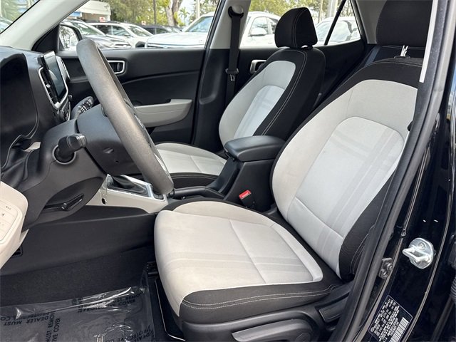 Used 2020 Hyundai Venue SEL image 11