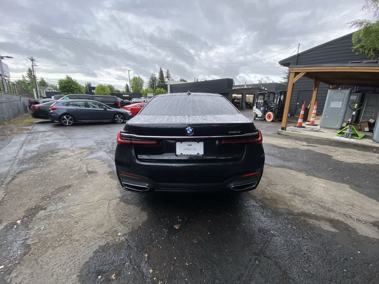 Used 2020 BMW 740i w/ M Sport Package RWD image 5
