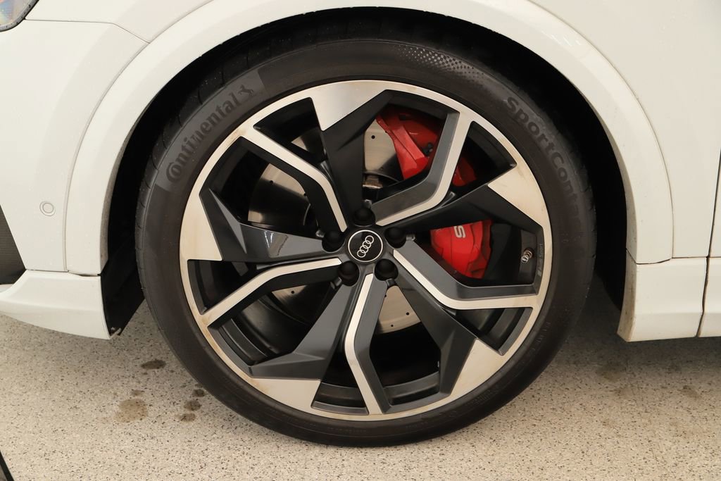 Certified 2022 Audi RS Q8 4.0T w/ Carbon Optic Package image 32