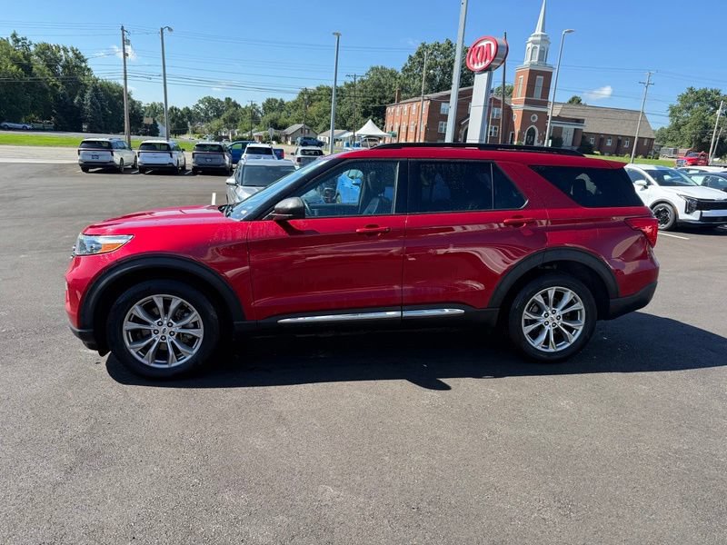 Used 2020 Ford Explorer XLT w/ Equipment Group 202A AWD/4WD image 5