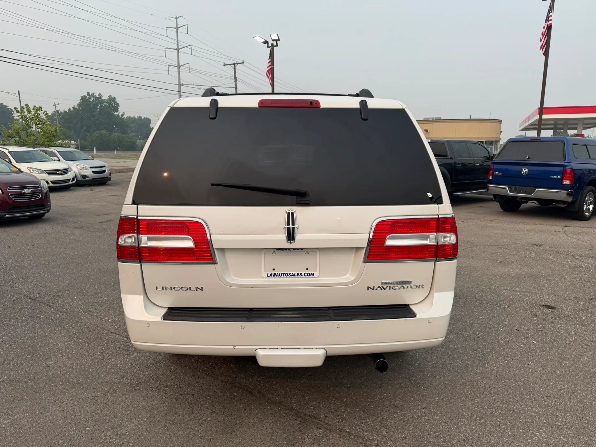 Used 2014 Lincoln Navigator L 4WD w/ Equipment Group 101A image 3