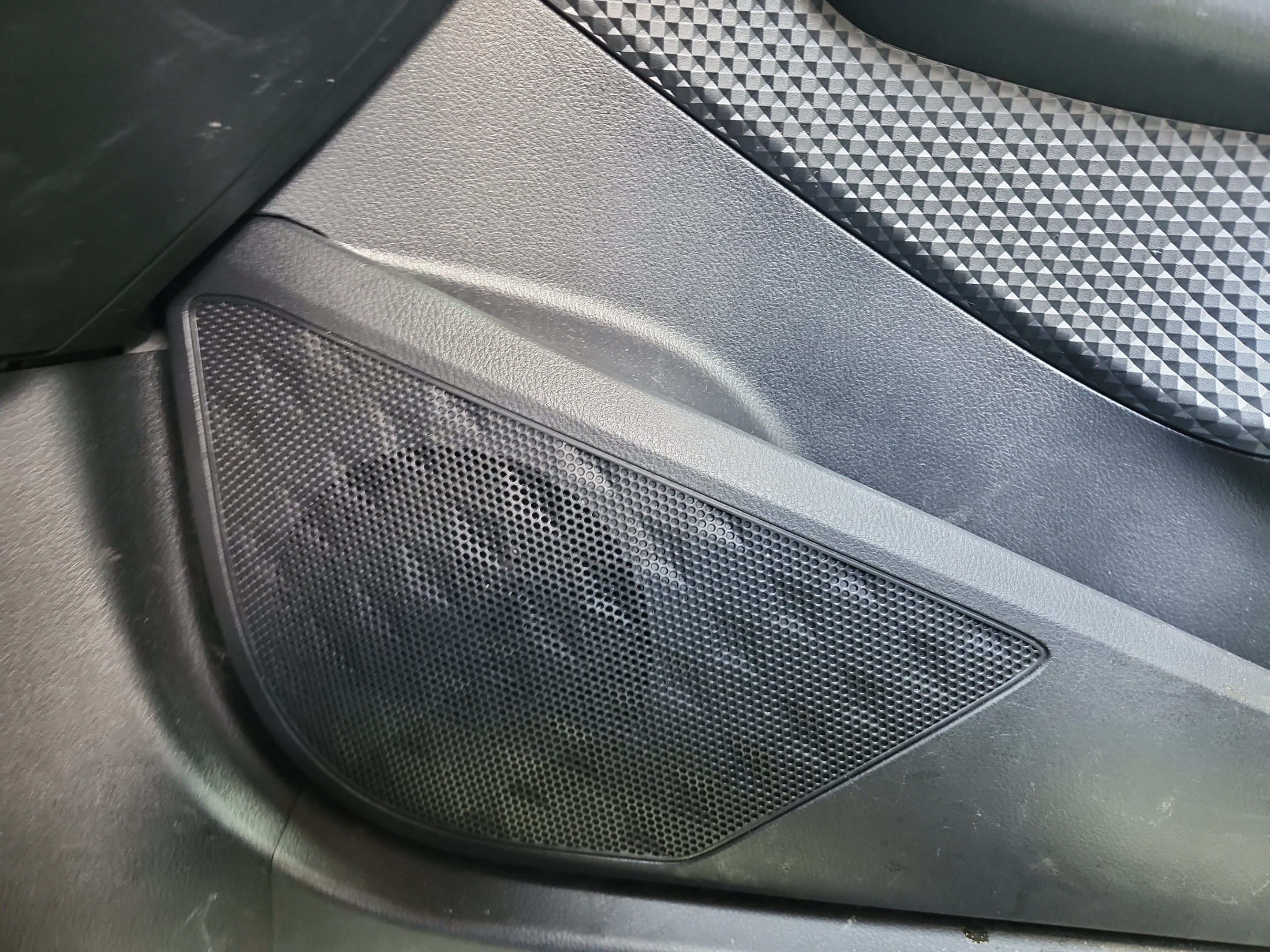 Used 2020 Toyota C-HR XLE FWD image 30