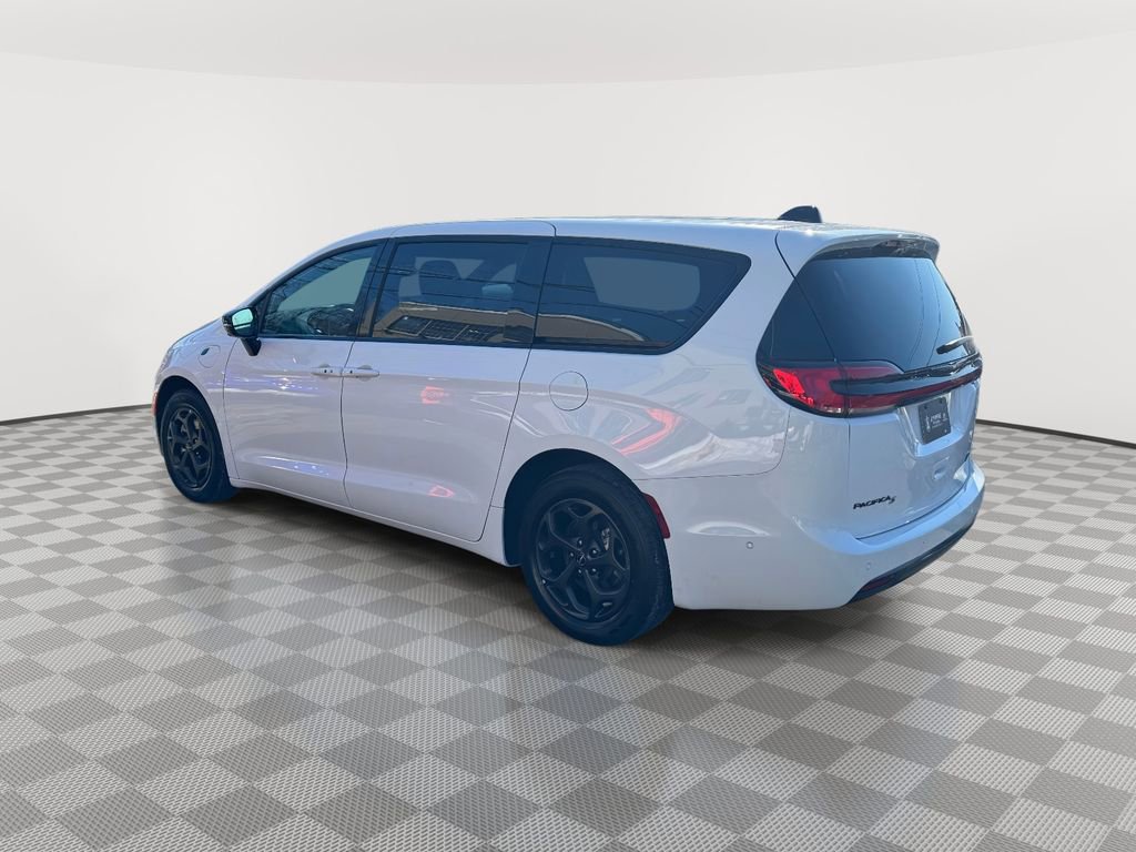 Used 2024 Chrysler Pacifica Limited FWD image 4