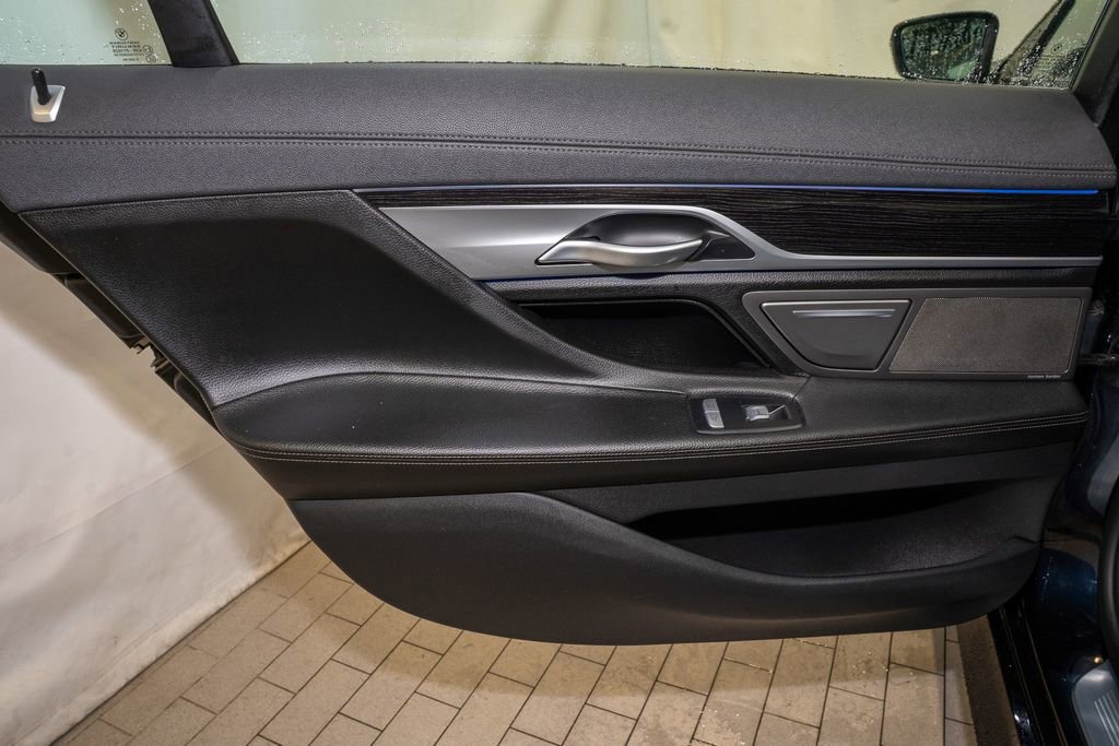 Used 2019 BMW 740i w/ M Sport Package image 11